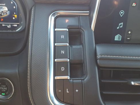 Used 2023 Chevrolet Suburban Premier RWD image 20
