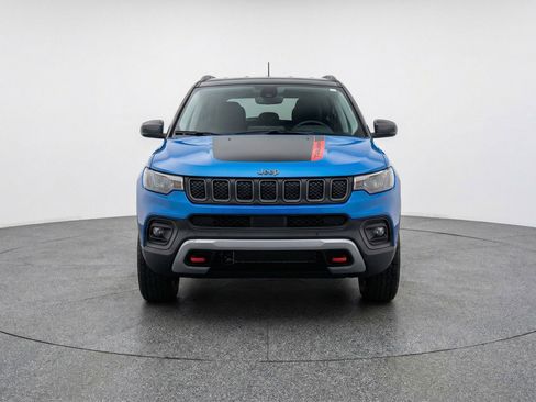 Used 2025 Jeep Compass Trailhawk image 2