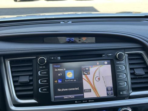 Used 2019 Toyota Highlander XLE AWD/4WD image 28