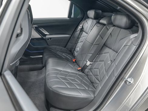 Used 2025 BMW 740i xDrive 740i xDrive image 28