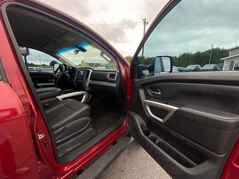 Used 2019 Nissan Titan PRO-4X image 12