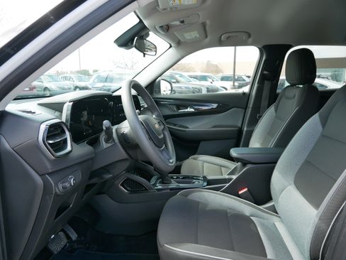 Used 2025 Chevrolet TrailBlazer LS w/ LS Convenience Package image 9