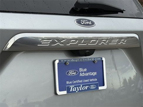 Certified 2022 Ford Explorer Platinum w/ Equipment Group 601A image 32
