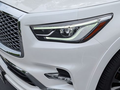 Used 2023 INFINITI QX80 Sensory w/ All-Season Package AWD/4WD image 16