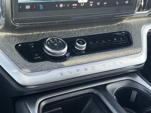 Used 2025 Ford Expedition Tremor AWD/4WD image 26