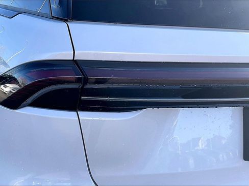 Used 2024 Lincoln Nautilus Reserve w/ Equipment Group 203A image 28