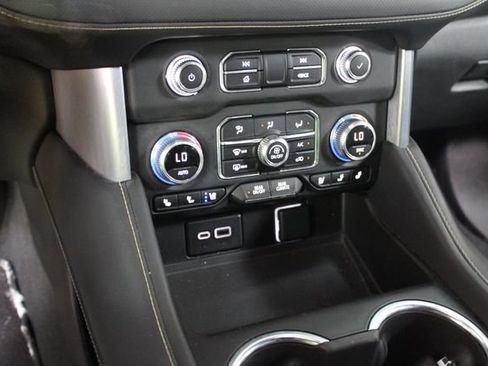 Used 2024 GMC Yukon XL SLT w/ SLT Luxury Package AWD/4WD image 20