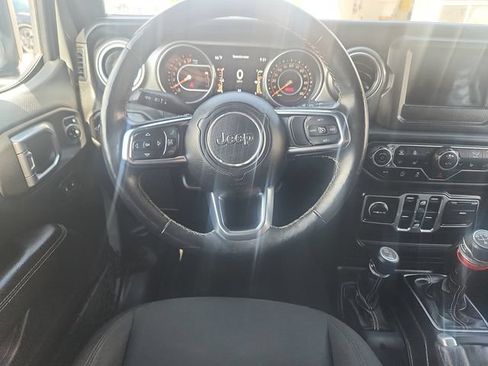 Used 2018 Jeep Wrangler Unlimited Sahara w/ Cold Weather Group AWD/4WD image 9