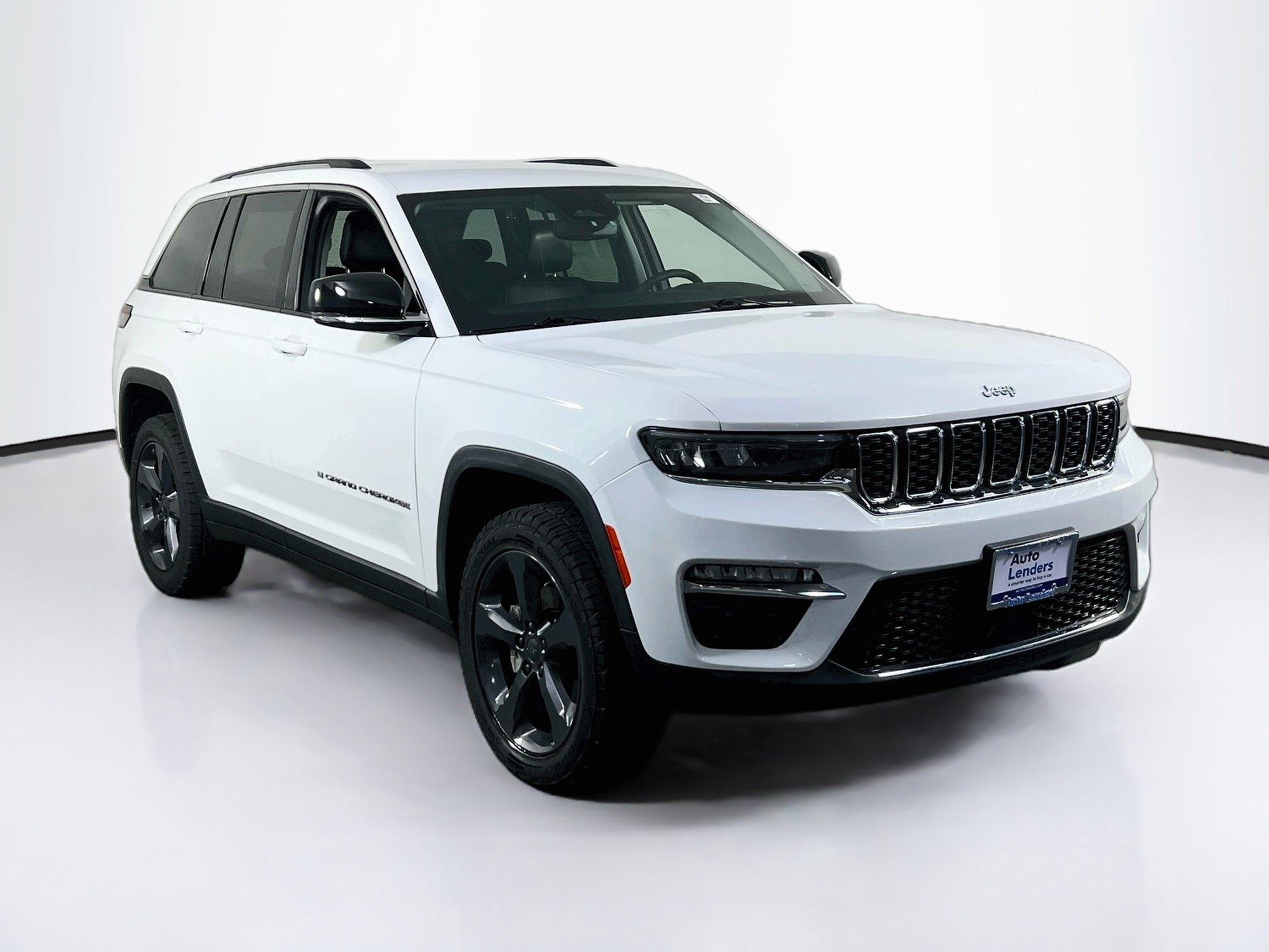 Used 2023 Jeep Grand Cherokee Limited AWD/4WD image 3