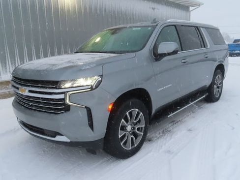 Used 2024 Chevrolet Suburban LT w/ Luxury Package image 7