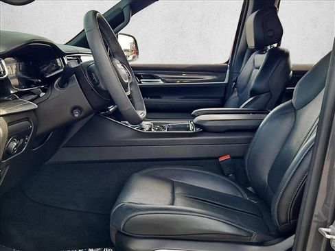 Used 2022 Jeep Wagoneer Series II w/ Flexible Seating Group AWD/4WD image 16