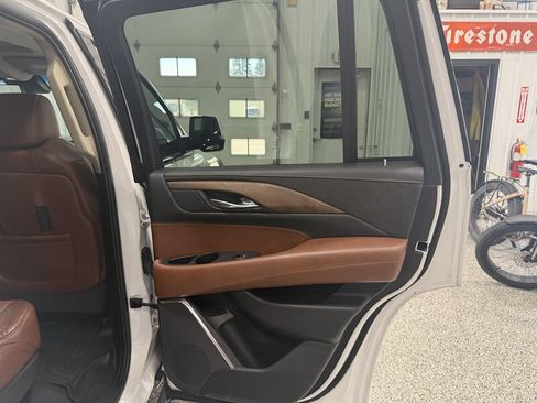 Used 2017 Cadillac Escalade Premium Luxury w/ LPO, Radiant Package AWD/4WD image 31