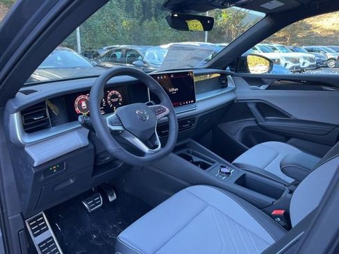 New 2026 Volkswagen Tiguan SE R-Line AWD/4WD image 6