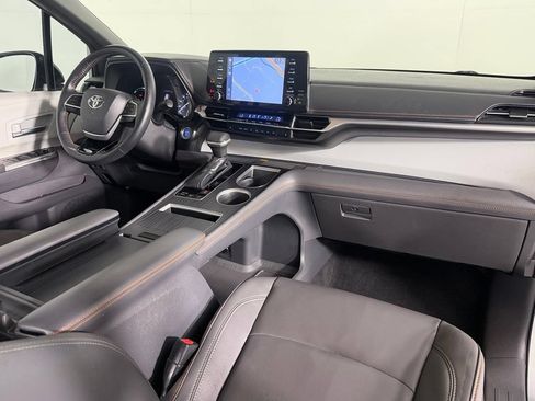 Used 2022 Toyota Sienna XSE w/ XSE Plus Package FWD image 14