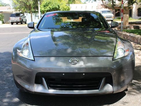 Used 2009 Nissan 370Z Touring RWD image 4