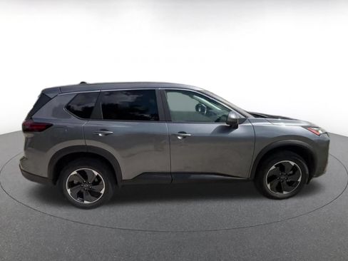 Used 2025 Nissan Rogue SV FWD image 16
