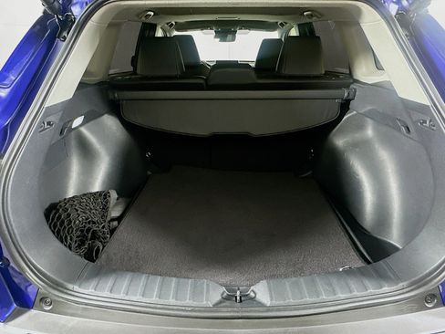 Used 2024 Toyota Corolla Cross XLE image 28