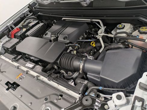 Used 2024 Chevrolet Colorado ZR2 w/ Technology Package image 31