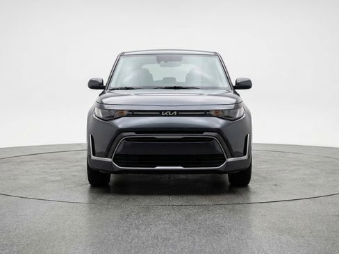 Used 2025 Kia Soul LX w/ LX Technology Package image 2