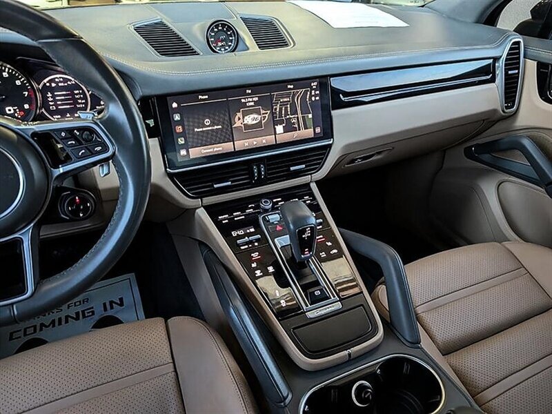 Used 2023 Porsche Cayenne w/ Premium Package AWD/4WD image 23