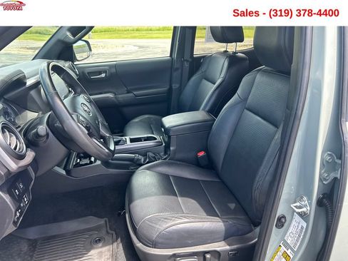 Used 2023 Toyota Tacoma TRD Off-Road w/ TRD Premium Off Road Package AWD/4WD image 11