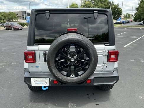Used 2023 Jeep Wrangler Unlimited Sahara AWD/4WD image 4