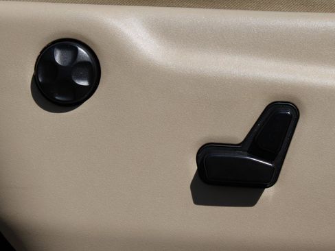 Used 2018 Jeep Grand Cherokee Limited image 14