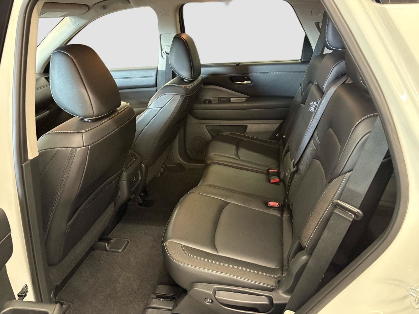 Used 2024 Nissan Pathfinder SL AWD/4WD image 25