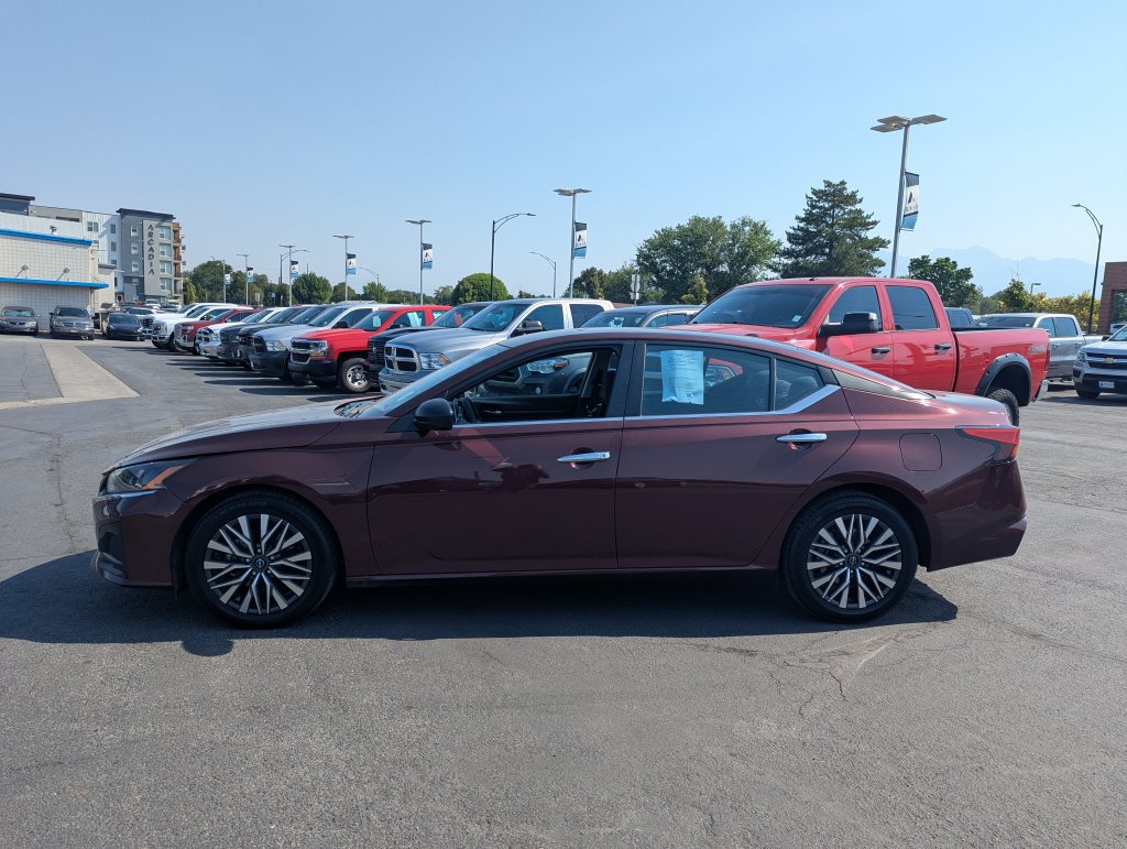 Used 2025 Nissan Altima 2.5 SV FWD image 8