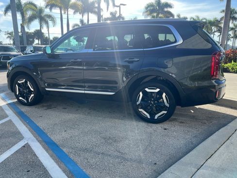 Used 2025 Kia Telluride S FWD image 6