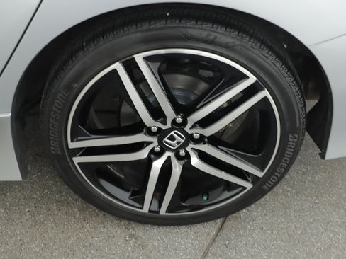 Used 2017 Honda Accord Sport image 9