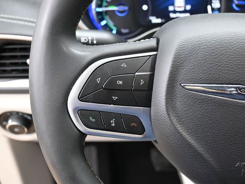 Used 2023 Chrysler Pacifica Touring-L FWD image 23
