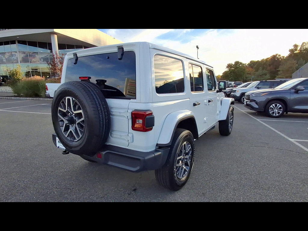 Used 2026 Jeep Wrangler Unlimited Sahara AWD/4WD image 8