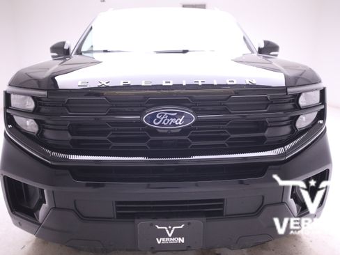 New 2025 Ford Expedition Max Active image 8