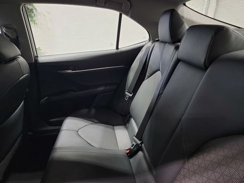 Used 2018 Toyota Camry XSE FWD image 14