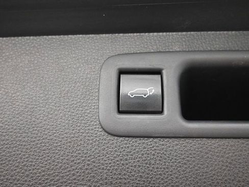 Used 2022 Toyota Highlander XLE image 36