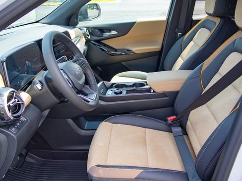 New 2026 Chevrolet Equinox ACTIV w/ Convenience Package III image 17