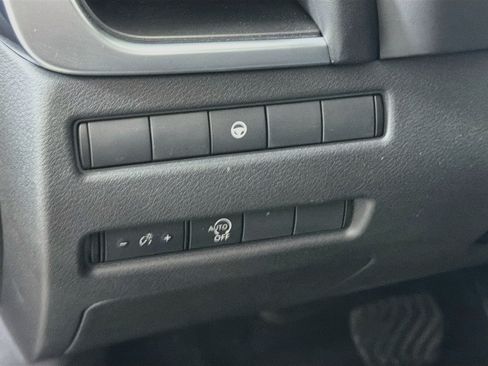 Used 2023 Nissan Rogue SV AWD/4WD image 17