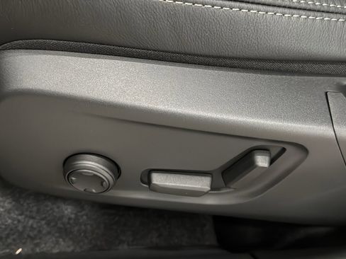 Used 2026 Volvo XC40 B5 Ultra w/ Protection Package Premier image 24