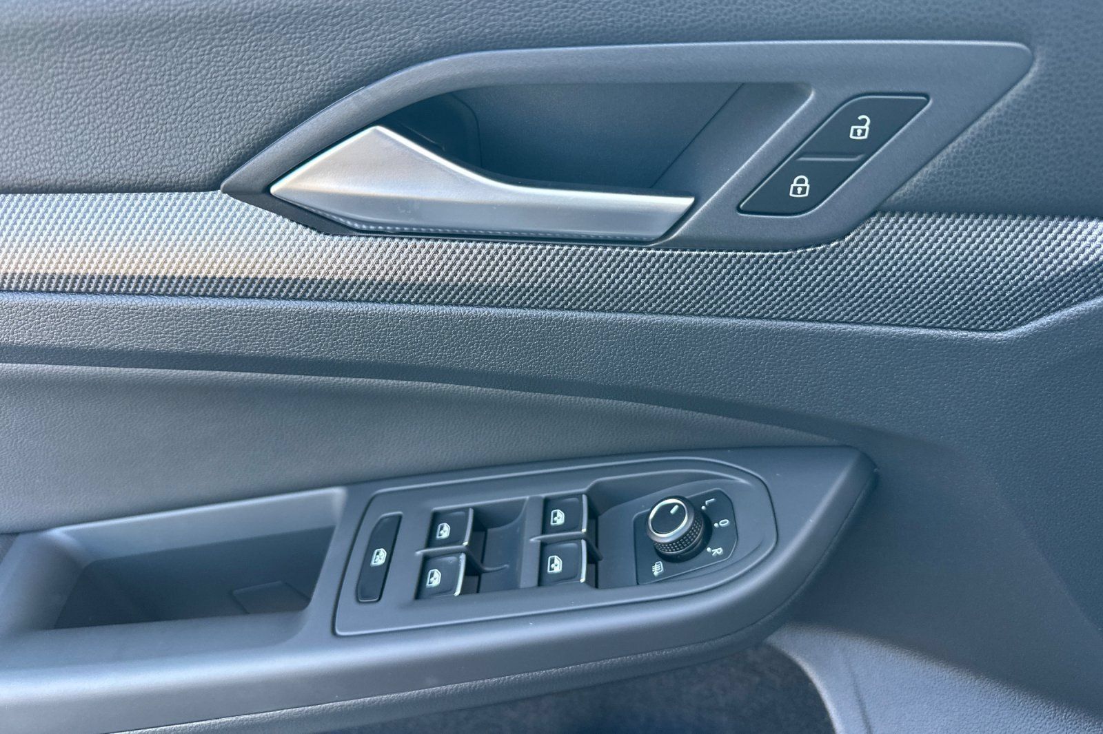 New 2026 Volkswagen GTI SE FWD image 9