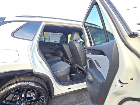 New 2026 Volkswagen Tiguan SE R-Line AWD/4WD image 32