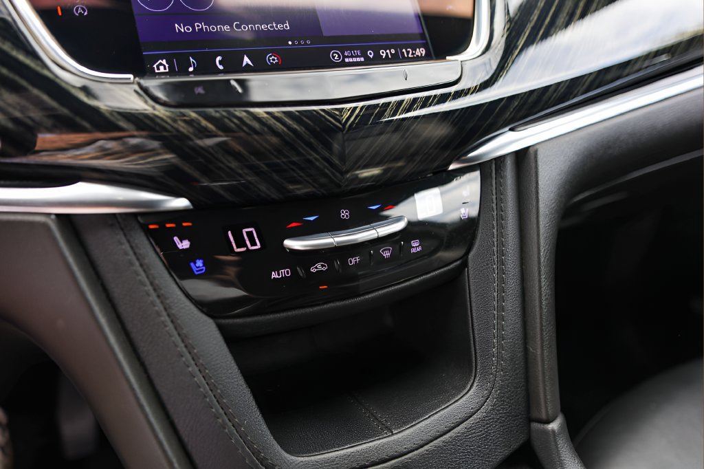 Certified 2025 Cadillac XT6 Premium Luxury FWD image 19