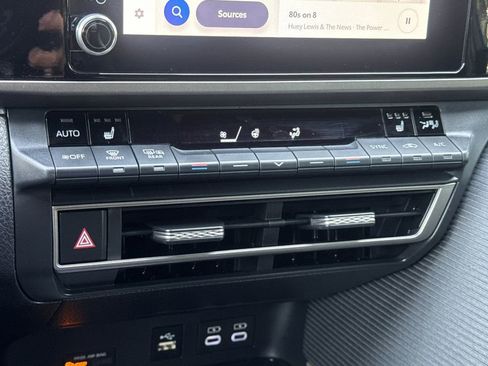 Certified 2025 Toyota Camry SE w/ Convenience Package image 19