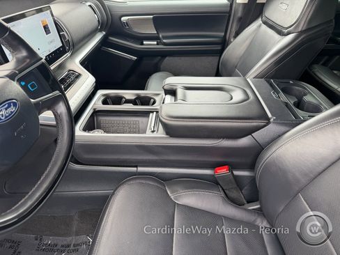 Used 2025 Ford Expedition Platinum AWD/4WD image 16