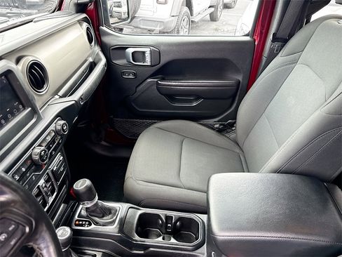 Used 2021 Jeep Gladiator Sport image 25