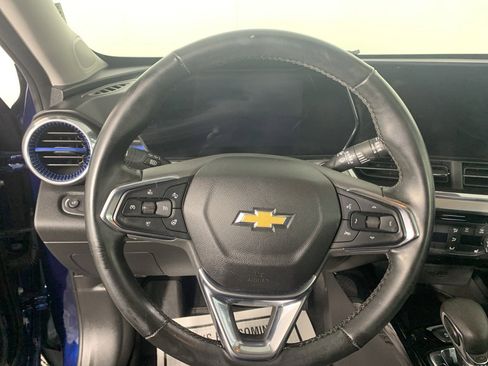 Used 2024 Chevrolet Trax LT w/ Sunroof Package image 22