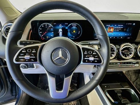 Certified 2022 Mercedes-Benz GLB 250 4MATIC image 11
