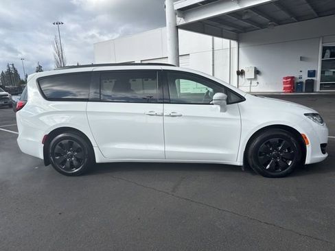 Used 2020 Chrysler Pacifica Limited w/ Advanced Safetytec Group image 5