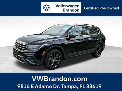 Used 2023 Volkswagen Tiguan SE image 1