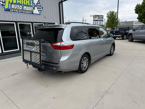 Used 2018 Toyota Sienna XLE w/ Entertainment Package FWD image 6